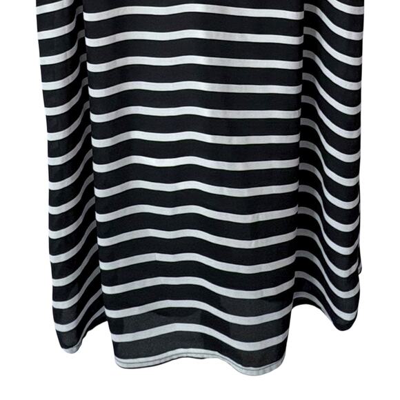 Express Chic Black & White Lightweight Striped-Down Dress - Picture 5 of 8